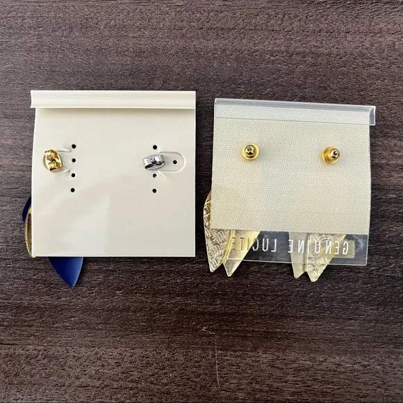 3/$30 | Vintage 2 Pairs Of Gold Earrings - Picture 9 of 11